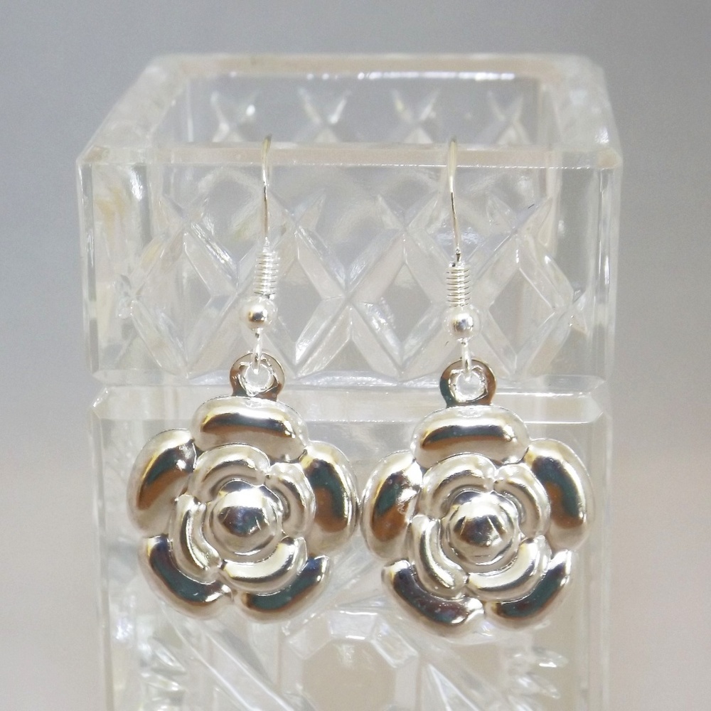 New Silver Plated flower earrings (#1917)